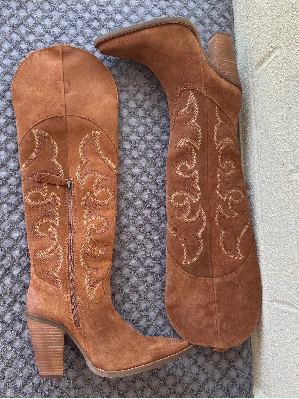 dingo Brown Suede Knee-High Heeled Boots - Picture 4 of 12